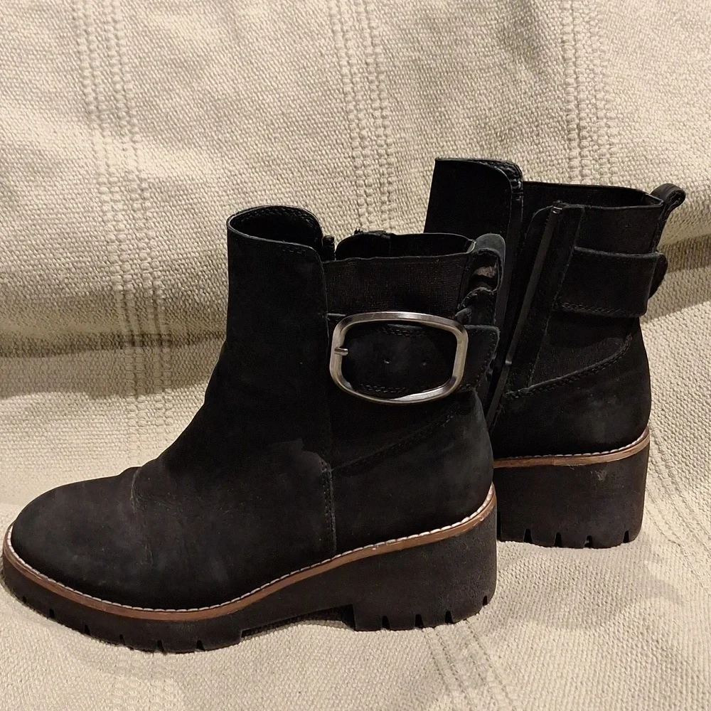 Blondo Dahlia Waterproof black booties size 7
